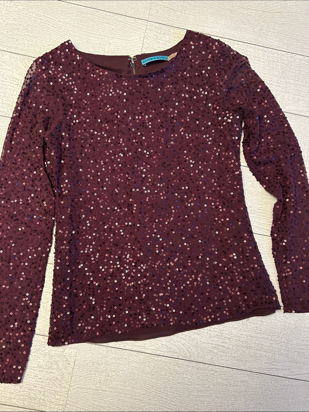 Alice + Olivia berry sequin top M Burgundy Semi sheer sleeves Sequins EUC
